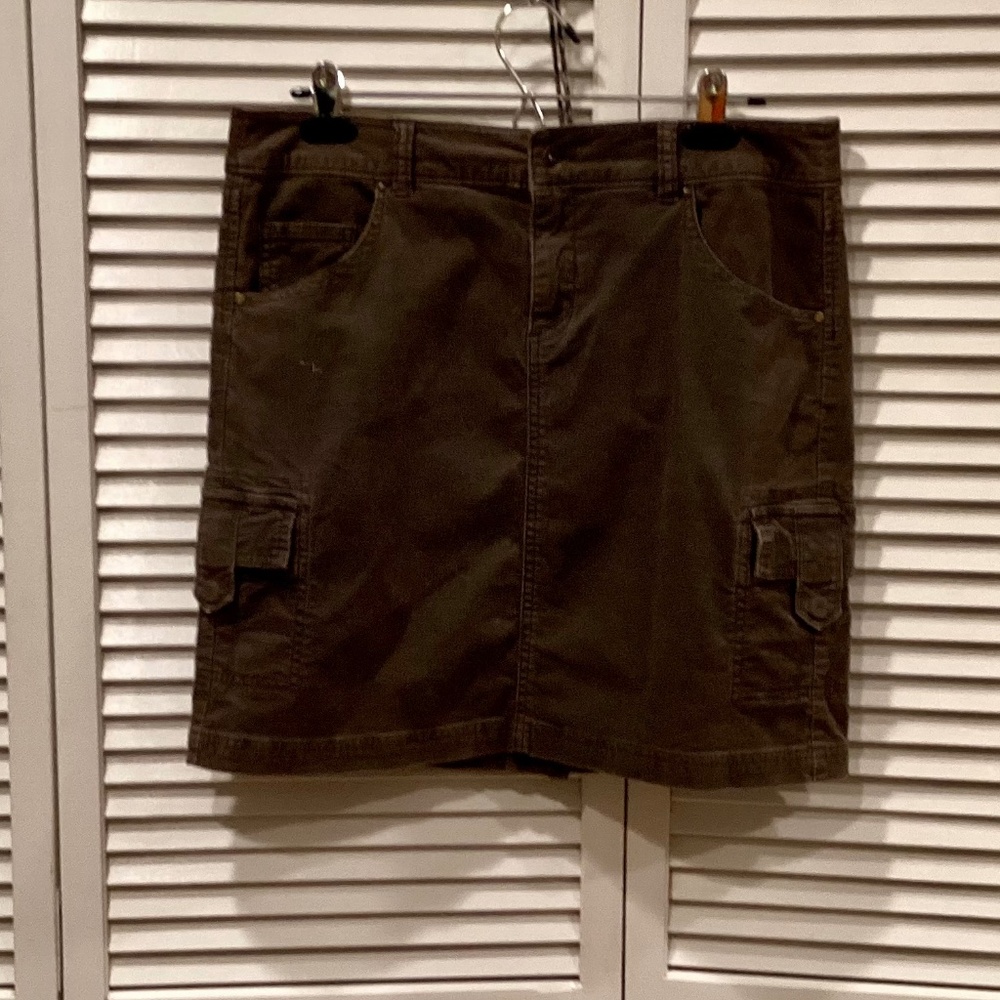 Tommy Bahama Cargo Skirt Olive Green SIZE 8 Stretch Corduroy Mid Rise